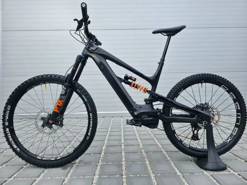 Elektrokolo YT Industries Decoy CF Pro Carbon 29″ velikost XL (L)