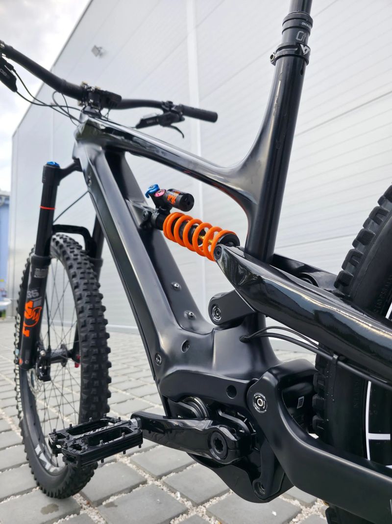 Elektrokolo YT Industries Decoy CF Pro Carbon 29″ velikost XL (L)