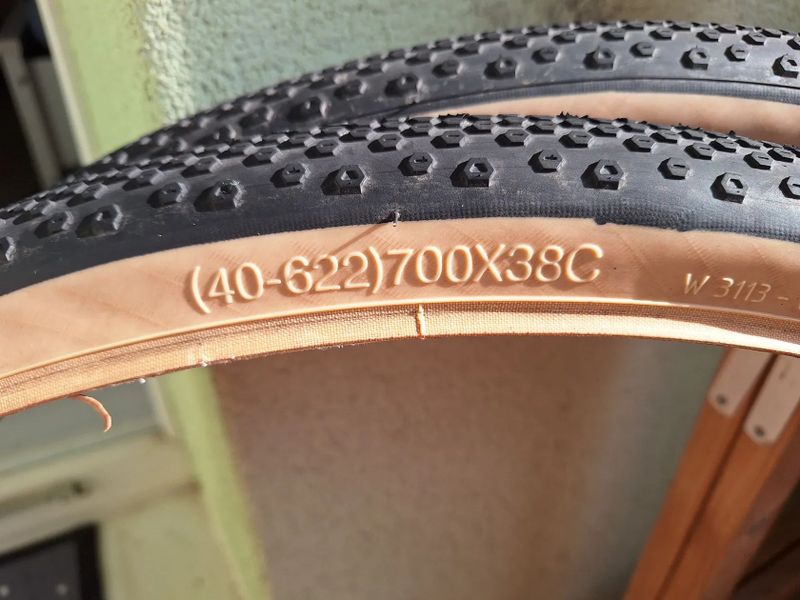 Pláště na gravela, 40-622 téměř nové