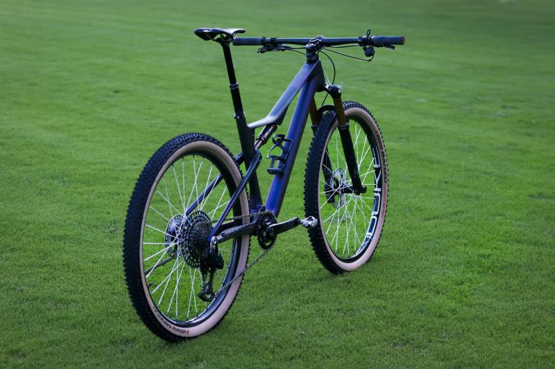 Orbea Oiz na XX1 transmission + výplety s Berdy (provázkové špice) vel. L