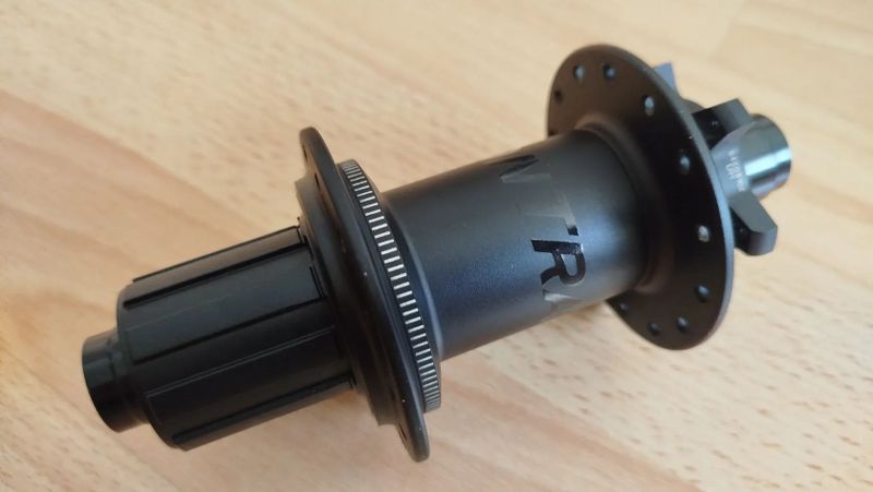 Zadní náboj Bontrager Boost 148 HG