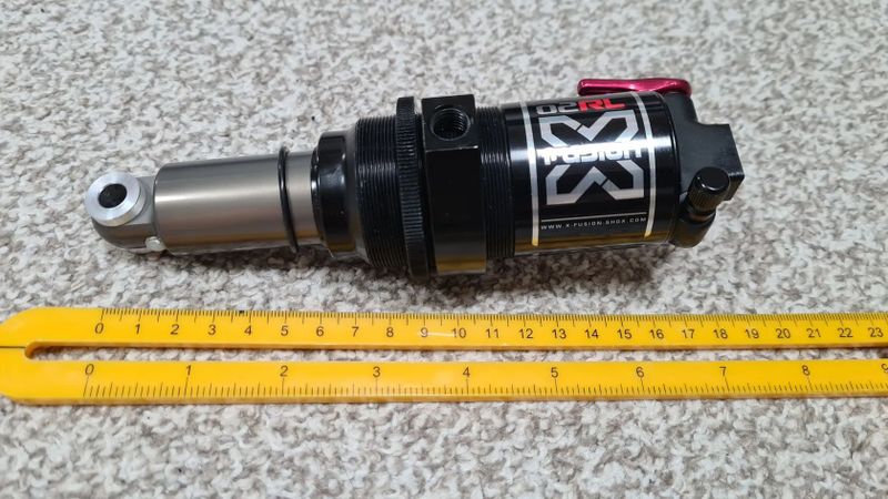 Tlumič X Fusion O2 RL pro Corratec Airtech - ala trunnion