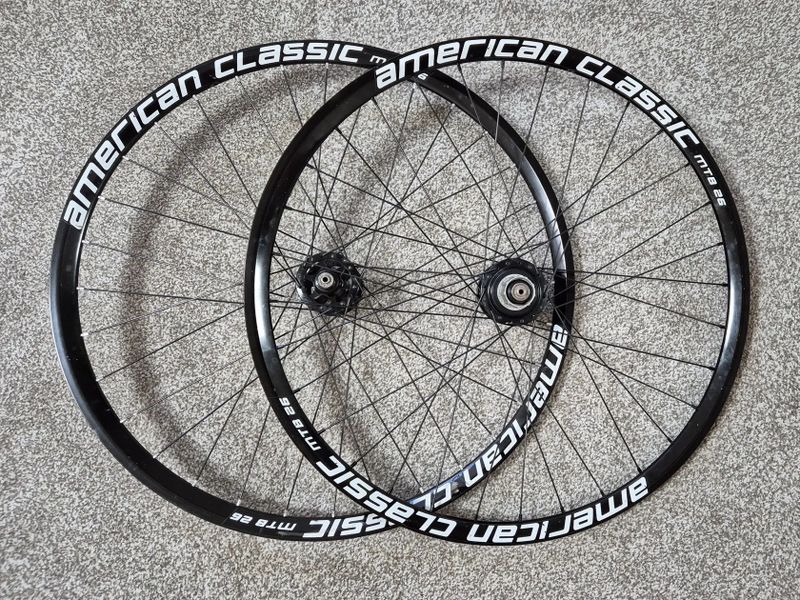 Lehká 26" kola American Classic - pár pouze 1490g