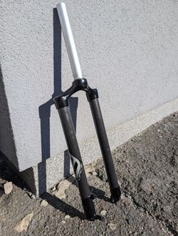 Pevná karbonová MTB vidlice