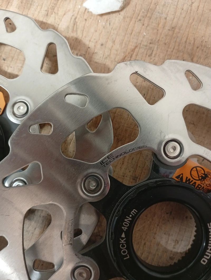 Kotouče Shimano SM-RT70SS 