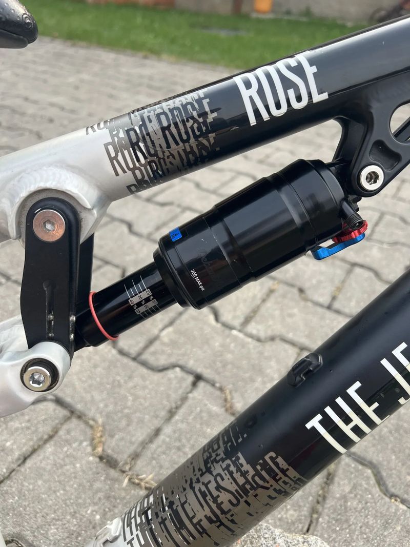 Slopestyle dirt ram rose the jester L