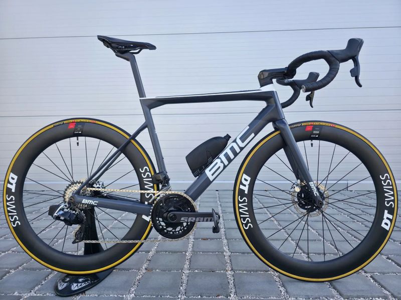 Silniční kolo BMC Teammachine SLR01 ONE Carbon 2020 SRAM RED eTap