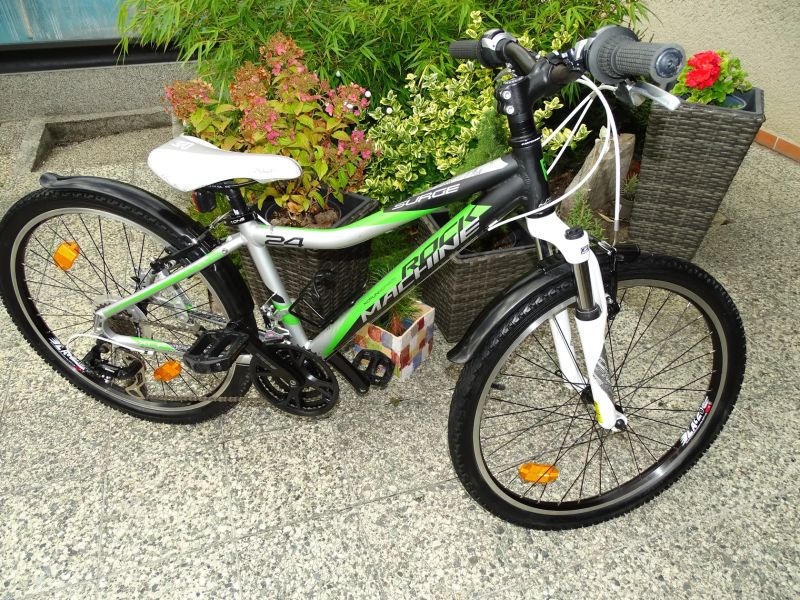 Rock Machine Surge 24" Top stav