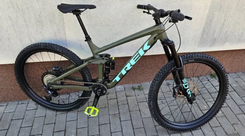 Trek Remedy 8 matte olive grey M/L + folie Ridewrap