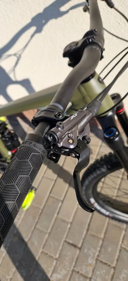 Trek Remedy 8 matte olive grey M/L + folie Ridewrap