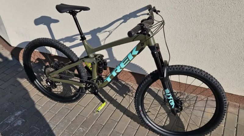 Trek Remedy 8 matte olive grey M/L + folie Ridewrap