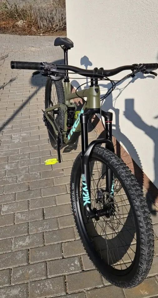 Trek Remedy 8 matte olive grey M/L + folie Ridewrap