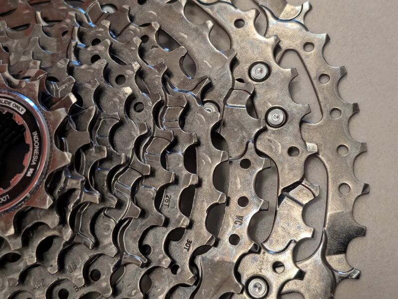 Prodám Shimano CUES - řazení přehazovačku, kazetu a řetěz