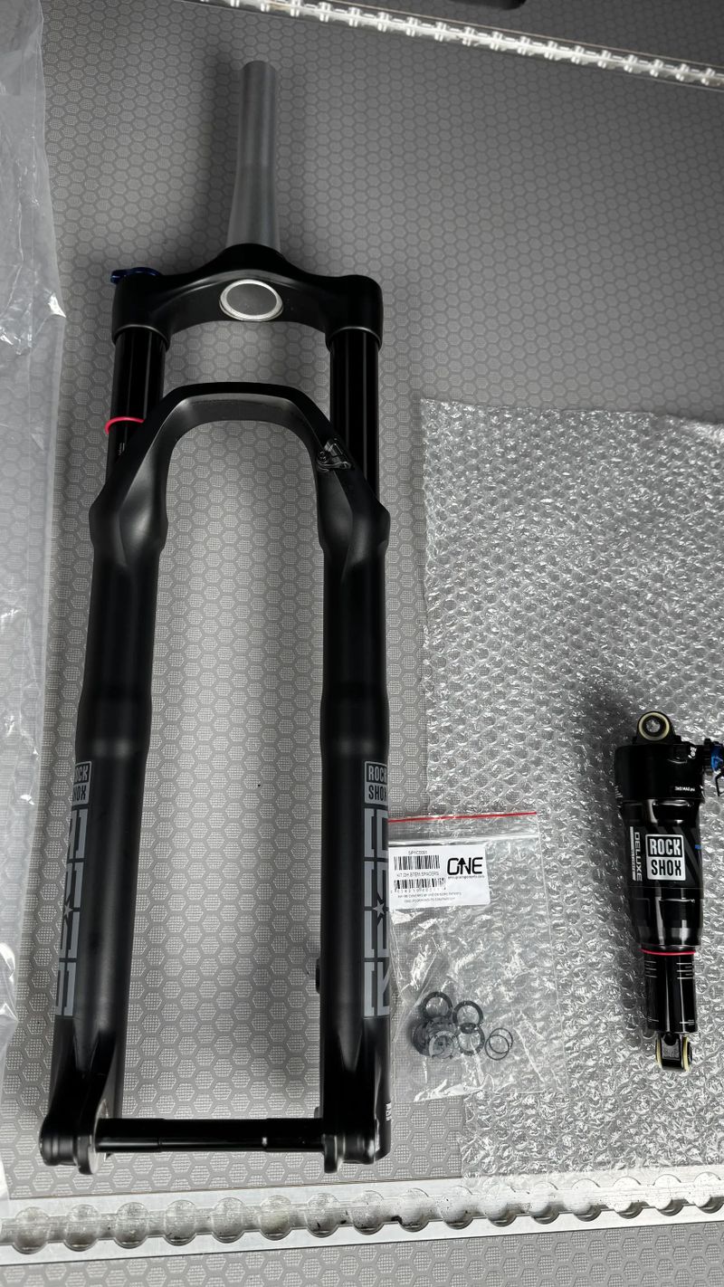 Tlumič RockShox Deluxe Ultimate 190×40 + Vidlice RockShox Reba 120 mm