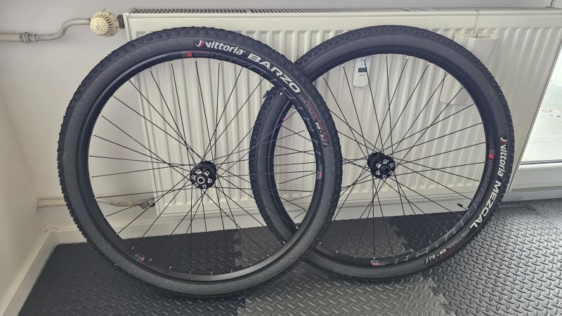 29" Zapletená kola BlackJack + zánovní pneu