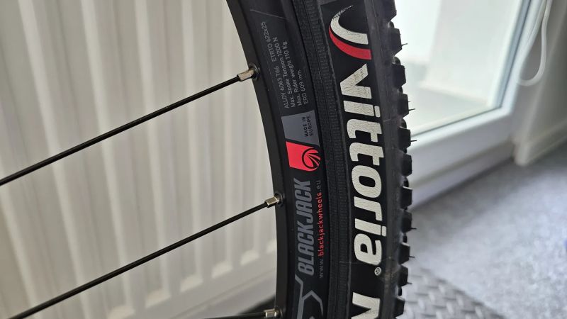 29" Zapletená kola BlackJack + zánovní pneu