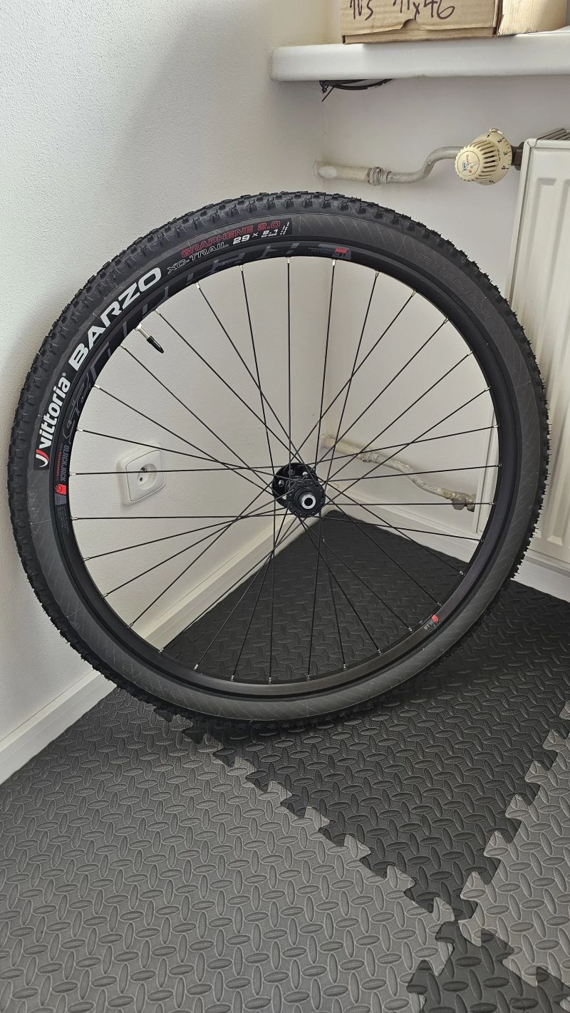29" Zapletená kola BlackJack + zánovní pneu