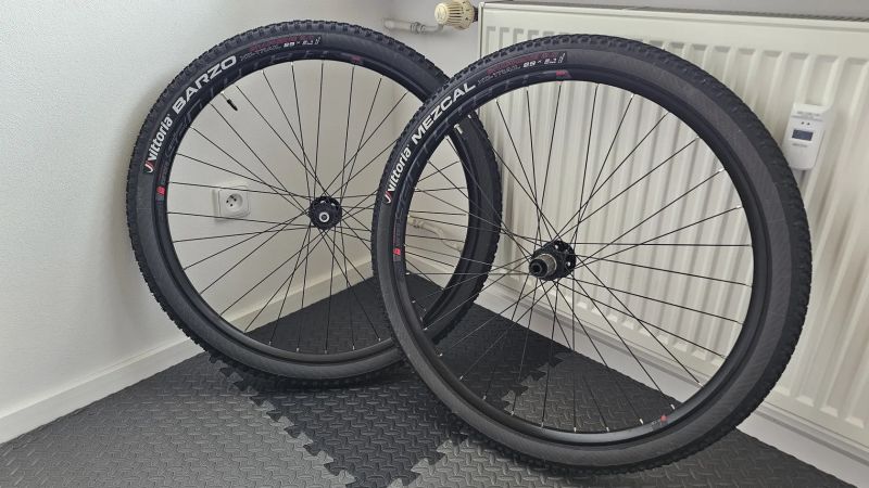 29" Zapletená kola BlackJack + zánovní pneu