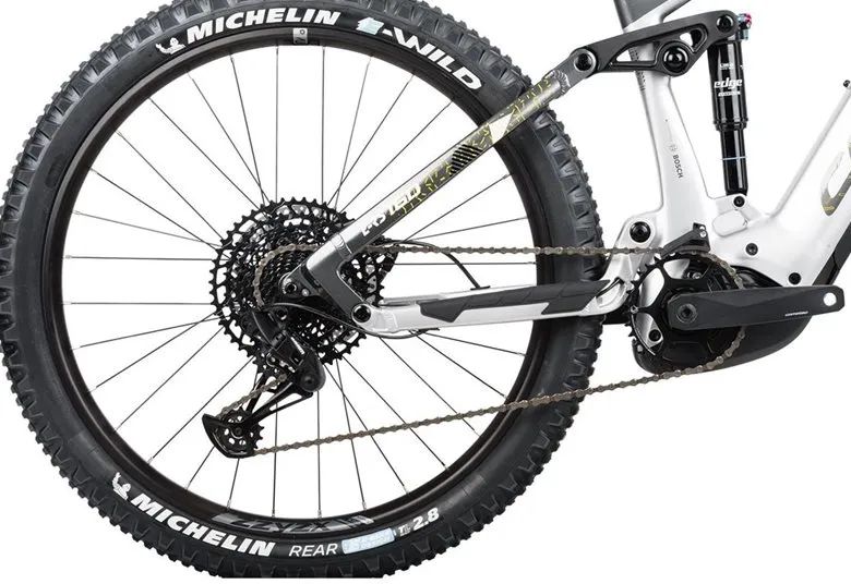 🔥🔥 SLEVA 46.000 -40% 🔥🔥 Corratec E-Power RS 160 CX6 LTD - XL Bosch smart 
