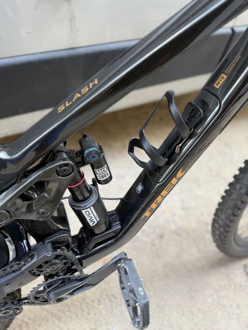 ZLEVNĚNO‼️ NOVÝ Trek Slash 9.9 XO AXS P1 - Black Olive v plné záruce