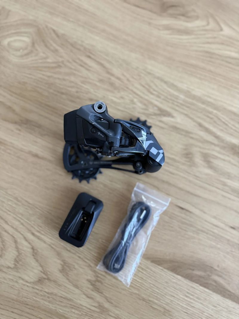 Sram X01 eagle AXS včetně baterie a nabíječky. 