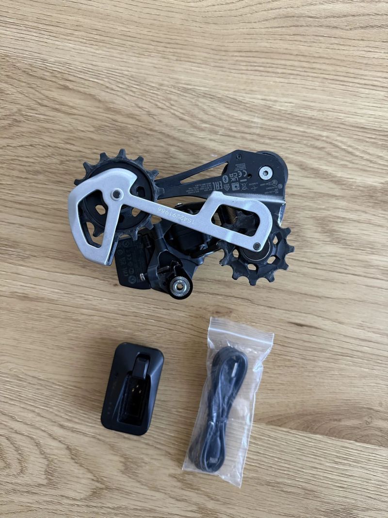 Sram X01 eagle AXS včetně baterie a nabíječky. 