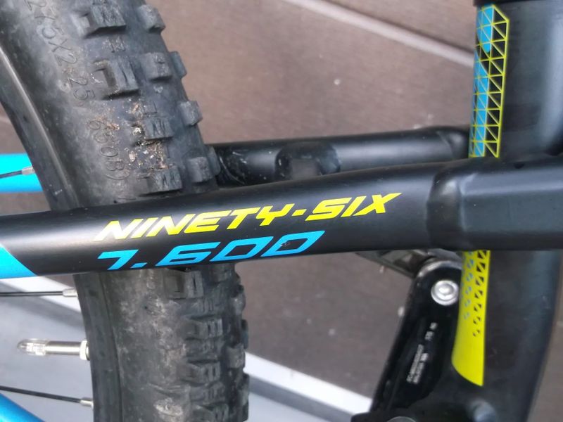 Horské kolo Merida ninety-six-7.600 vel. M kola 27,5"