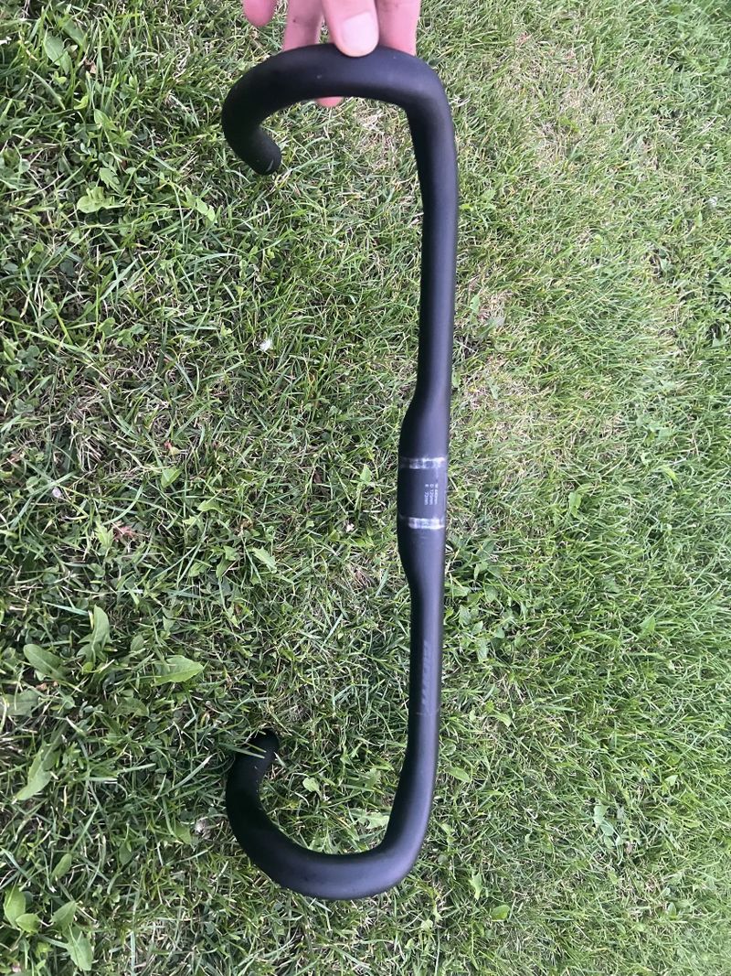 Silniční řidítka Giant Contact SL Aero Handlebar (2023) – šířka 44 cm + představec 110 mm zdarma