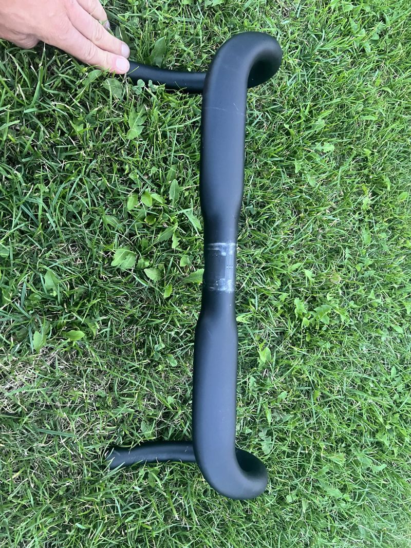 Silniční řidítka Giant Contact SL Aero Handlebar (2023) – šířka 44 cm + představec 110 mm zdarma