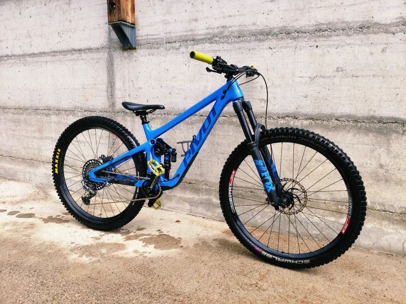 Pivot Cycles Switchblade