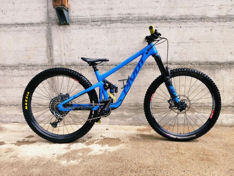 Pivot Cycles Switchblade