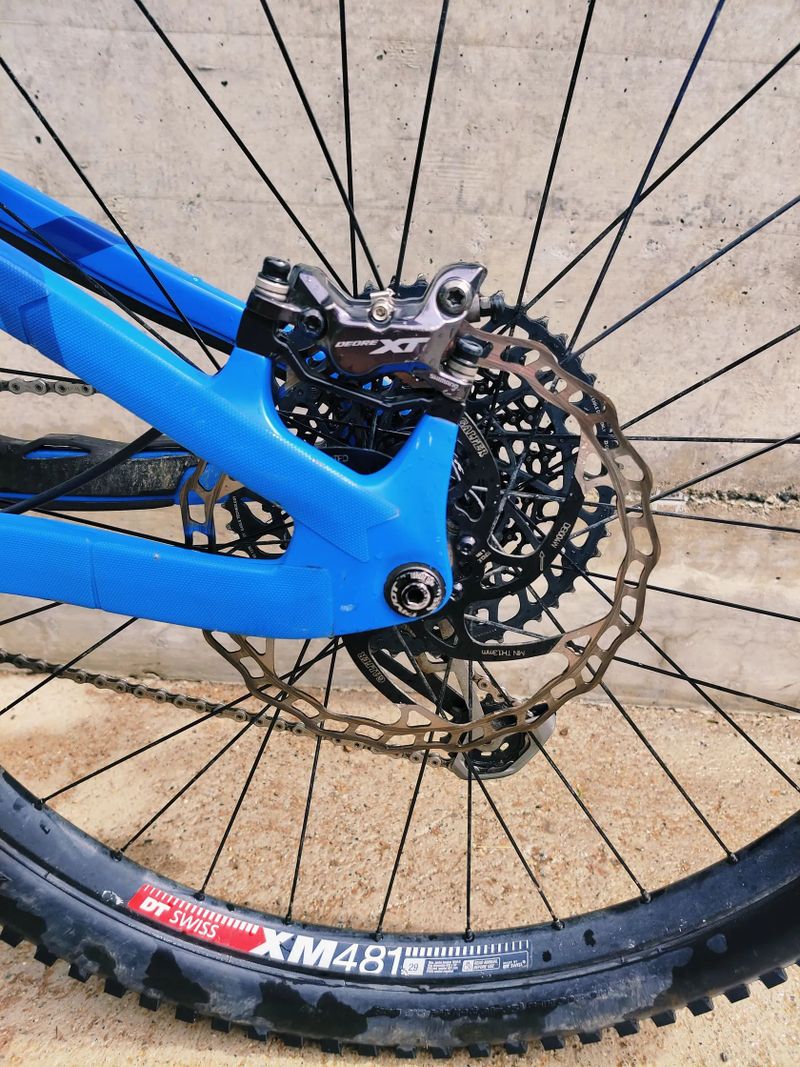 Pivot Cycles Switchblade