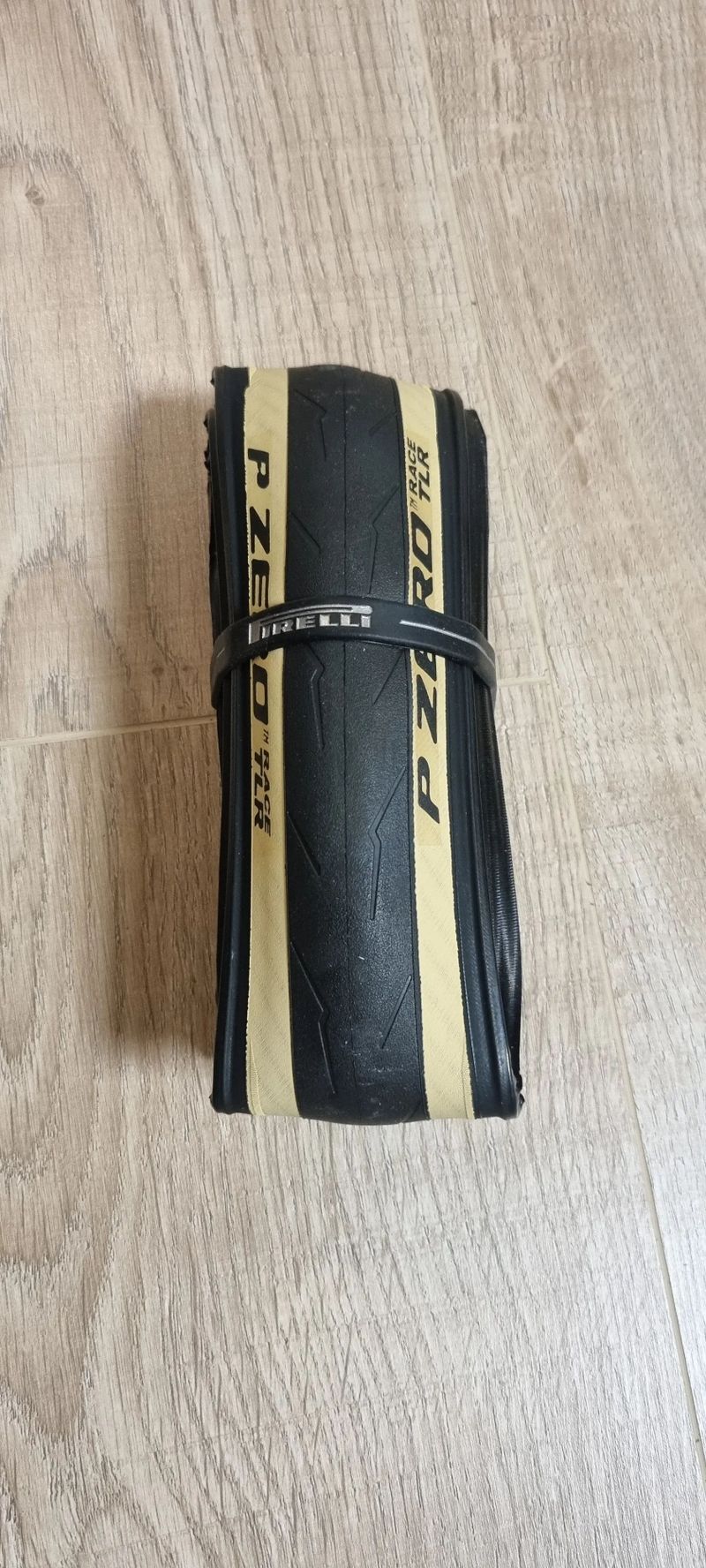 Nový plášť Pirelli P ZERO™ Race TLR Retro 622 x 28 (700x28C)