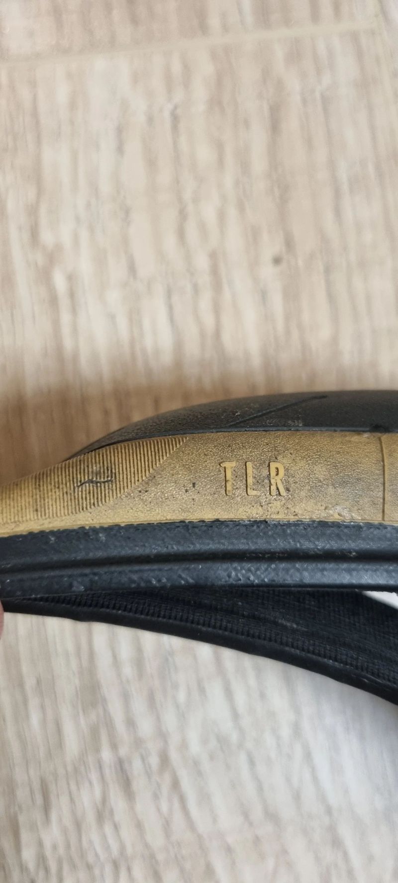 Nový plášť Pirelli P ZERO™ Race TLR Retro 622 x 28 (700x28C)