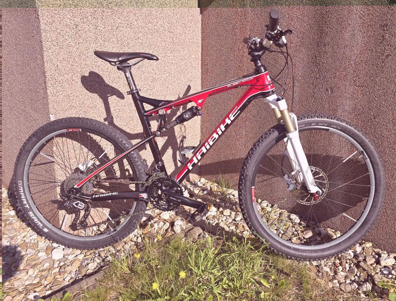 Juniorské celoodpružené kolo 26" ve velmi dobrém stavu