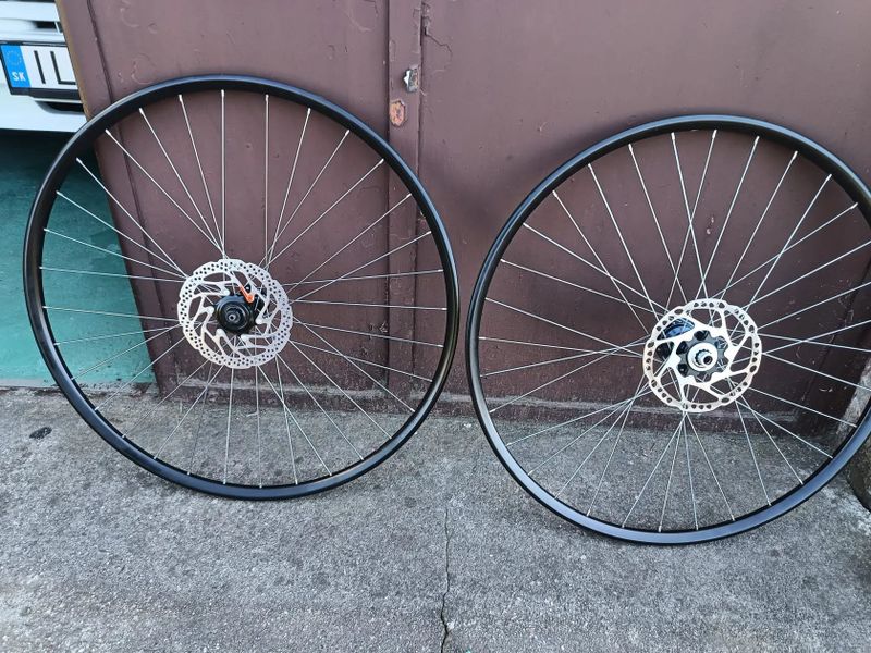 Zapletené kolesá 32d. SHIMANO 148x12, 100x9 Autoventil