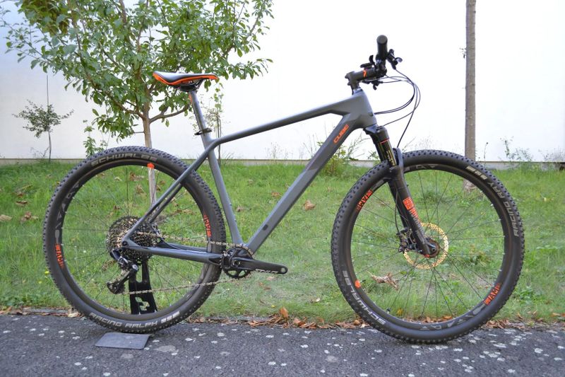 Cube Reaction C:62 Race Carbon´n´orange (21")
