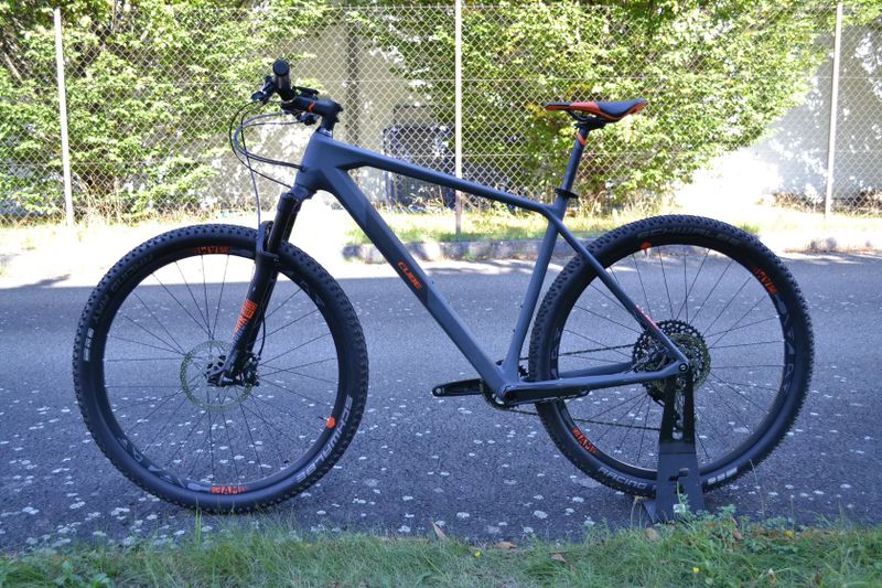 Cube Reaction C:62 Race Carbon´n´orange (21")