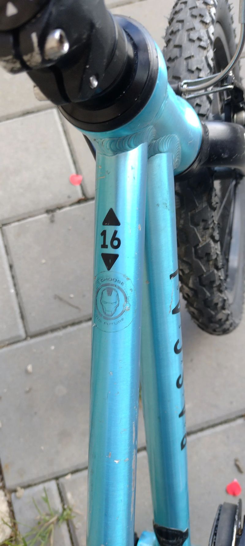 Dětské kolo Rascal 16 (výška 100 - 115cm) Aquamarine.Kolo místy odřené (viz foto), ale funkční.