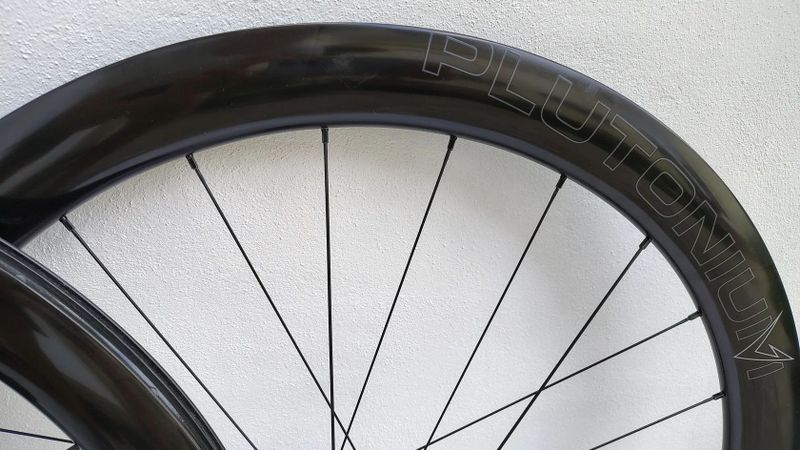 Prodám nové silniční 50mm karbonové výplety Bianchi Velomann Plutonium 50 TLR ořech Shimano 11/12