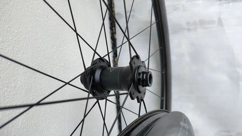 Prodám nové silniční 50mm karbonové výplety Bianchi Velomann Plutonium 50 TLR ořech Shimano 11/12