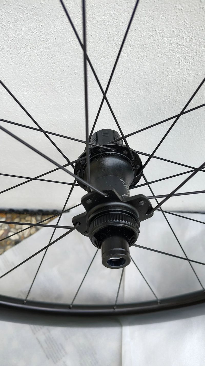 Prodám nové silniční 50mm karbonové výplety Bianchi Velomann Plutonium 50 TLR ořech Shimano 11/12
