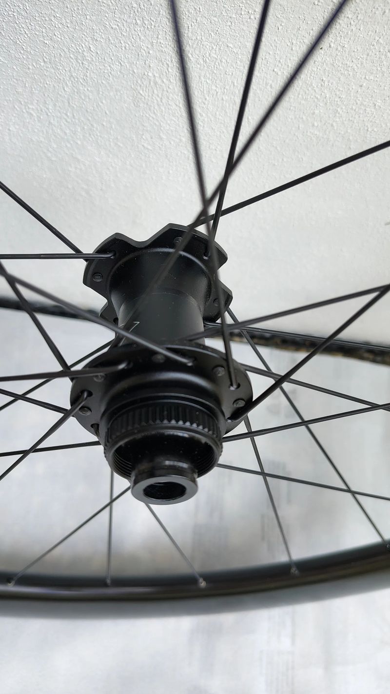 Prodám nové silniční 50mm karbonové výplety Bianchi Velomann Plutonium 50 TLR ořech Shimano 11/12