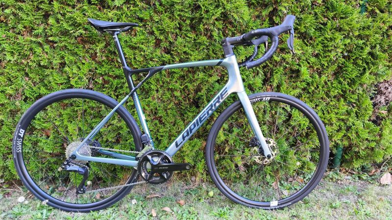 Silniční karbonové kolo Lapierre Pulsium SAT 5.0 Di2 vel. L, r. 2024, kat. Endurance, 2x12 rychlostí