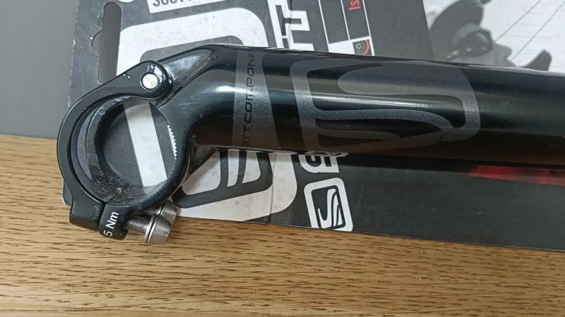 karbonová sedlovka 27,2 30,9 31,6 34,9