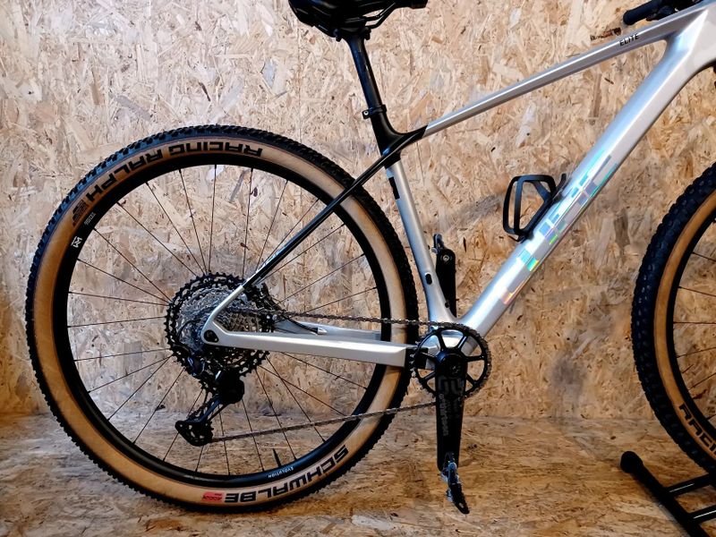 Cube Elite C:62 Pro silver´n´carbon 2024. Velikost rámu L