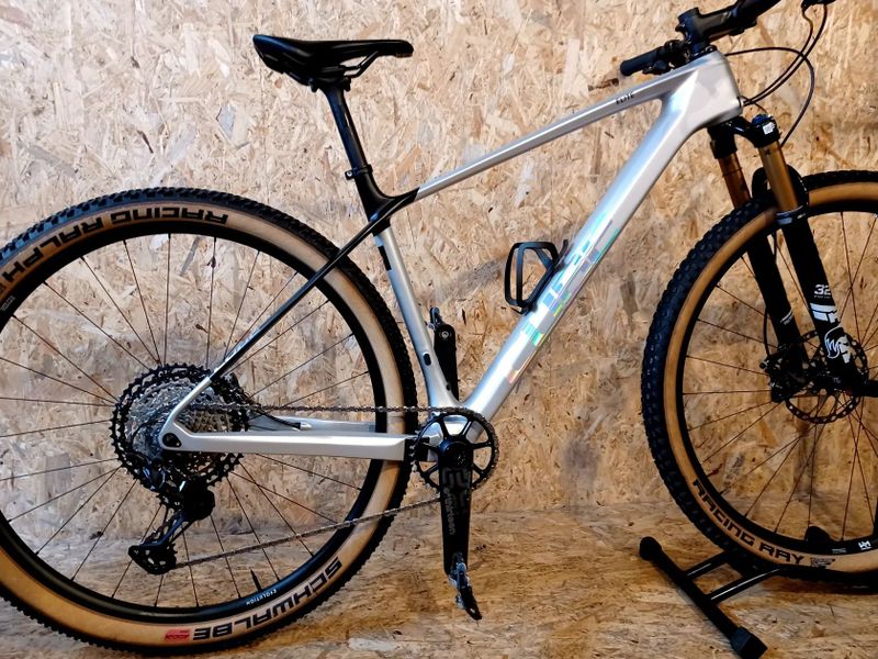 Cube Elite C:62 Pro silver´n´carbon 2024. Velikost rámu L
