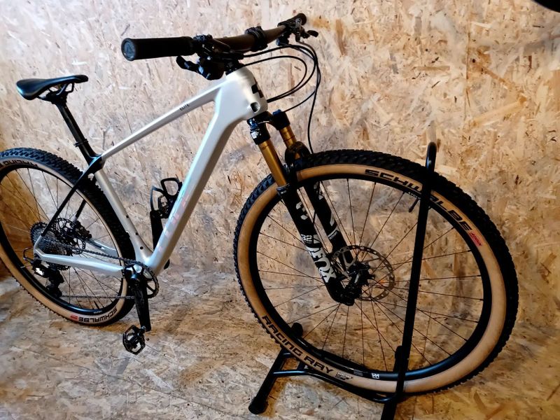 Cube Elite C:62 Pro silver´n´carbon 2024. Velikost rámu L