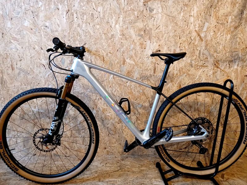 Cube Elite C:62 Pro silver´n´carbon 2024. Velikost rámu L
