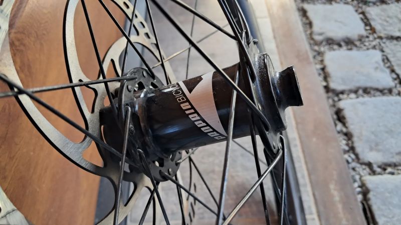 karbonové enduro kola Zelvy 27,5" pro Boost osou a XD ořech